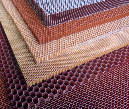 Vorteile der CORMASTER Waben Vorteile der Leichtbau-Sandwichplatten